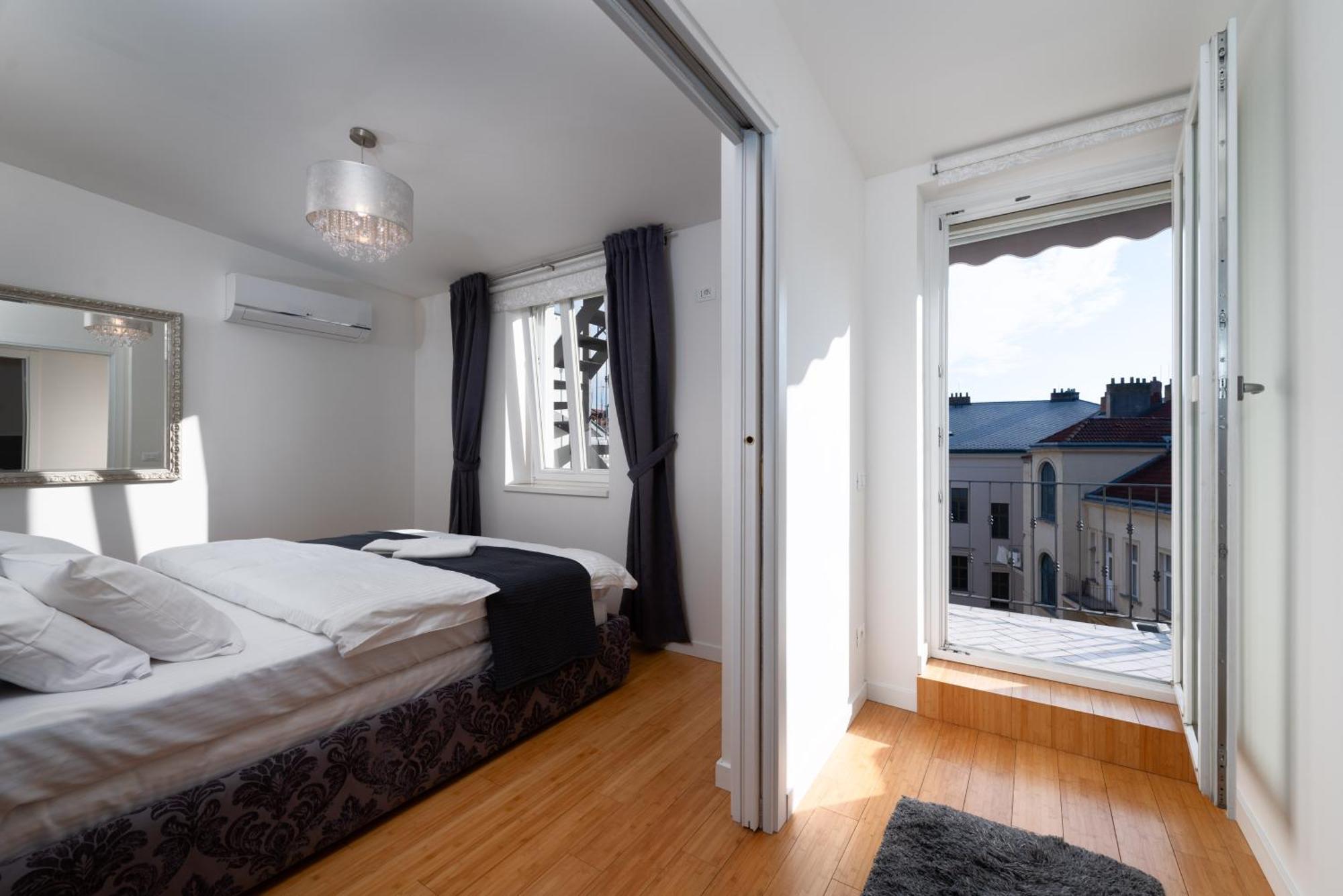 Two-Level Apart With A Terrace Near The Vltava River Praga Zewnętrze zdjęcie