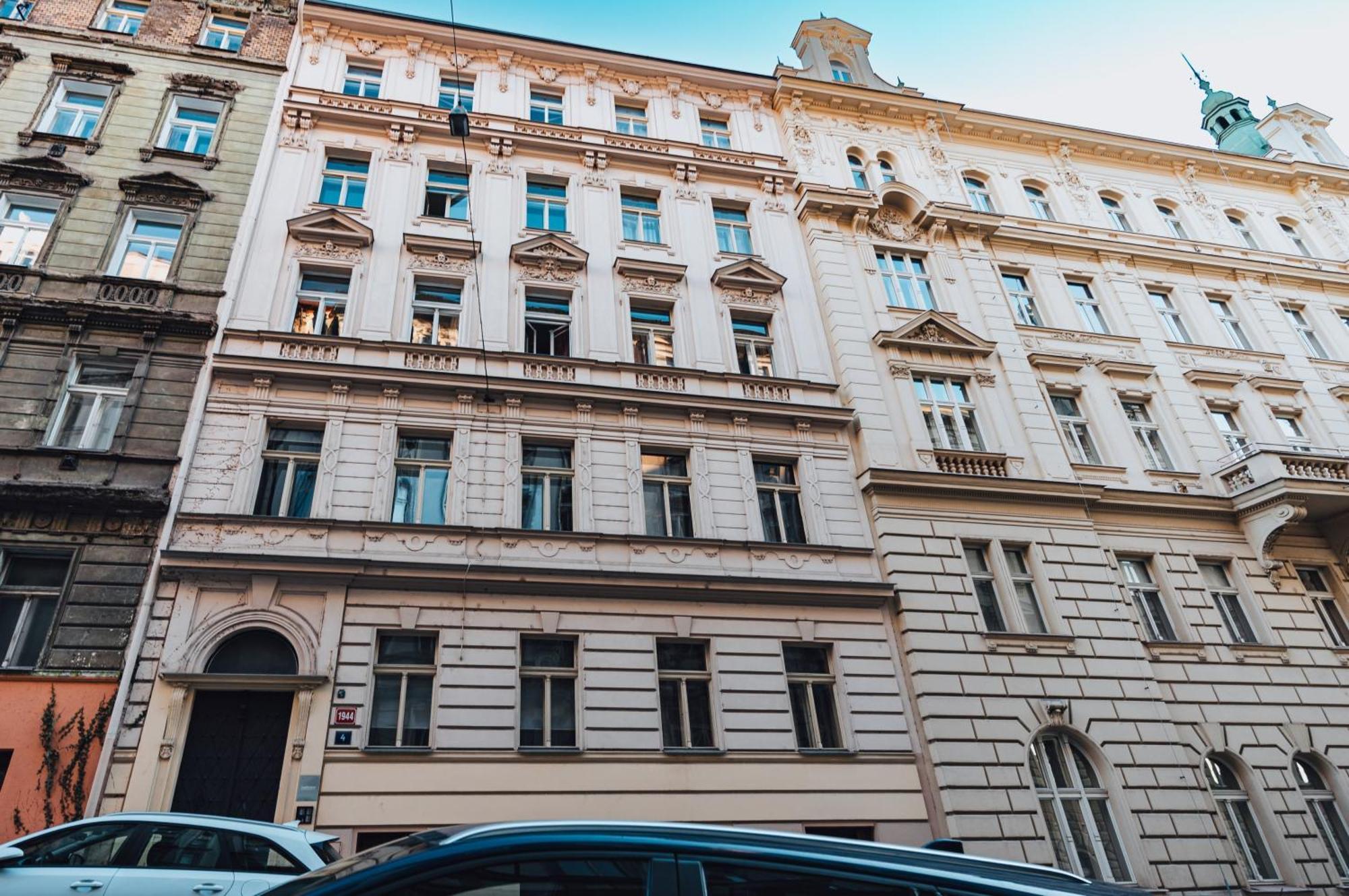 Two-Level Apart With A Terrace Near The Vltava River Praga Zewnętrze zdjęcie
